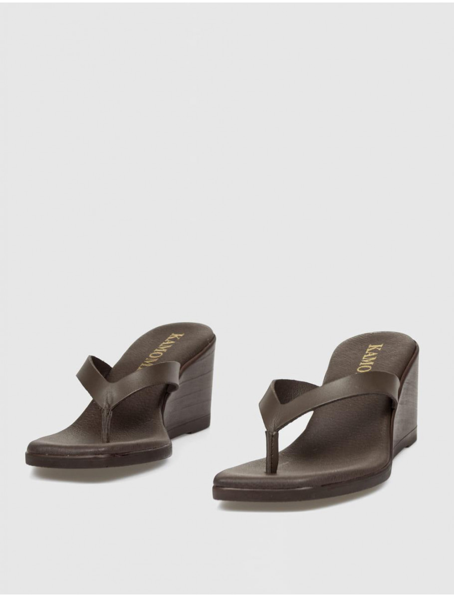 SANDALIA DE DEDO KAMOME MAFFI MARRoN