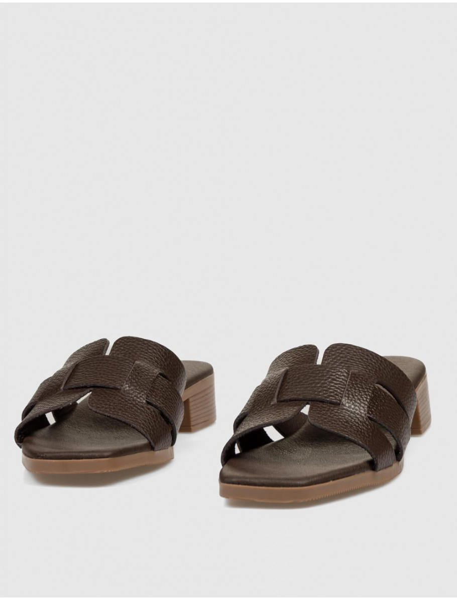 SANDALIA KAMOME MYA MARRoN