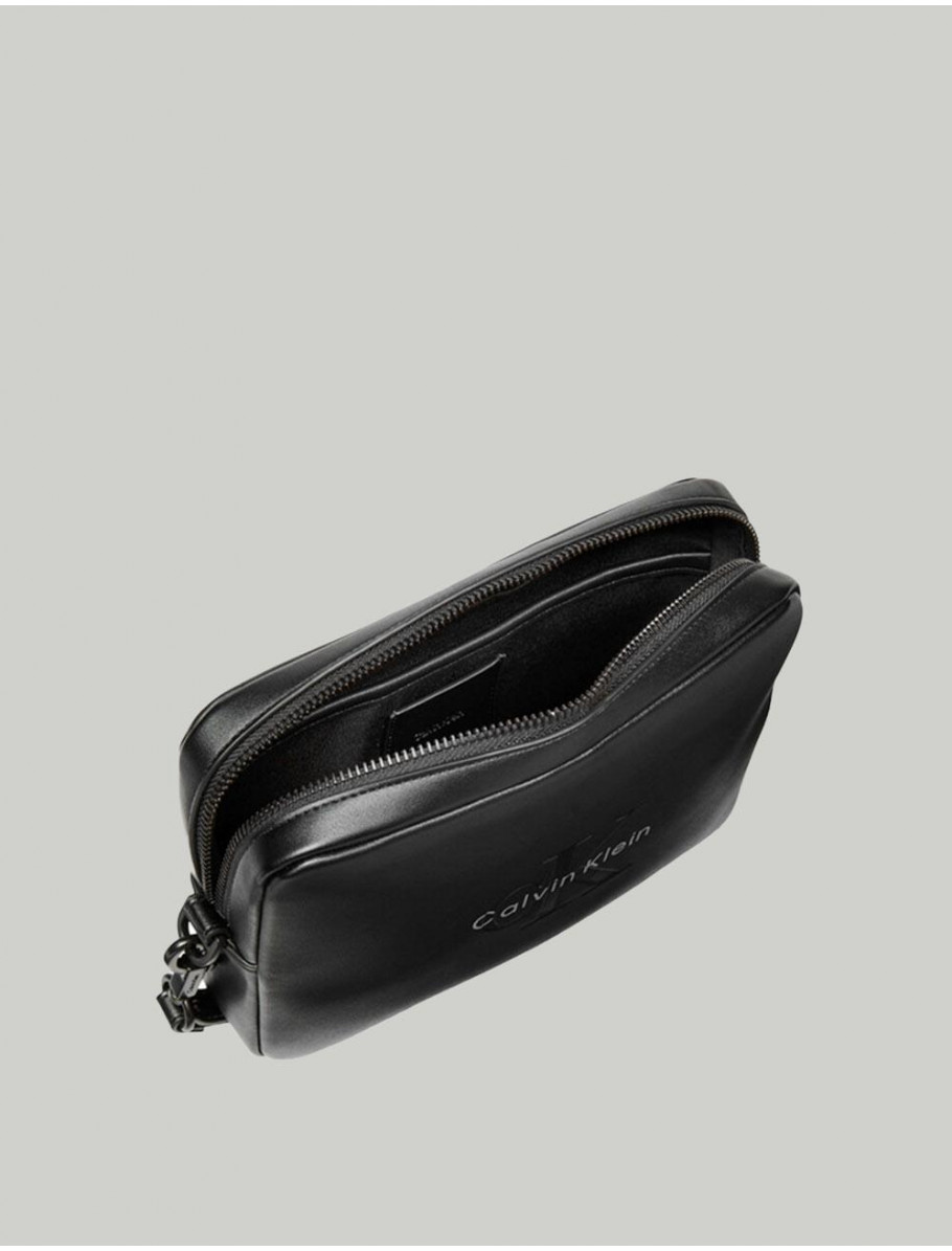NECESER CALVIN KLEIN BOLD POUCH W HANDLE NEGRO