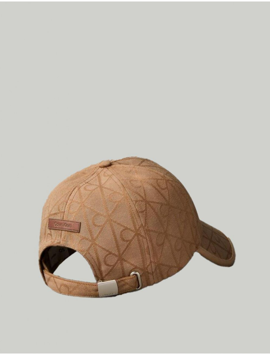 GORRA CALVIN KLEIN LOGO AOP JACQUARD MARRoN