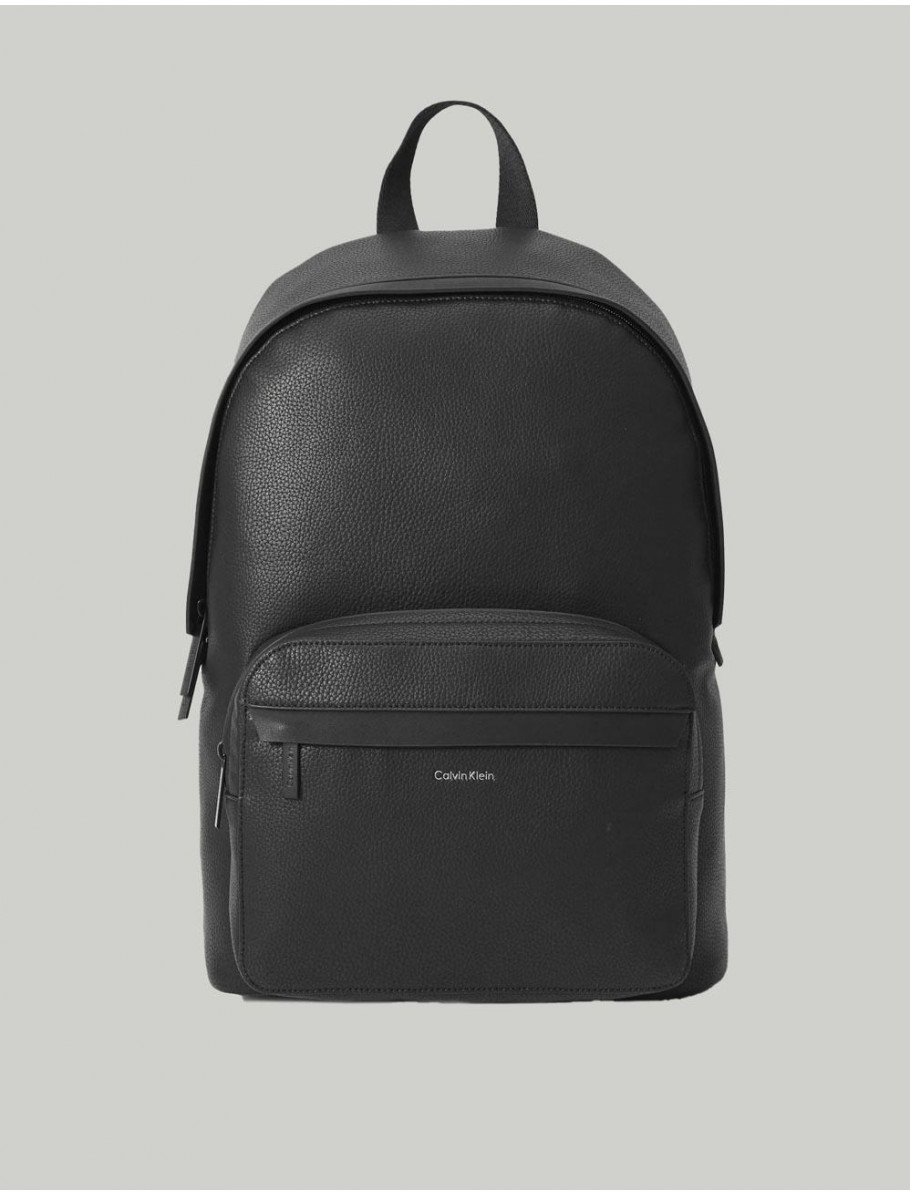 MOCHILA CALVIN KLEIN RAISED ROUND BACKPACK NEGRO
