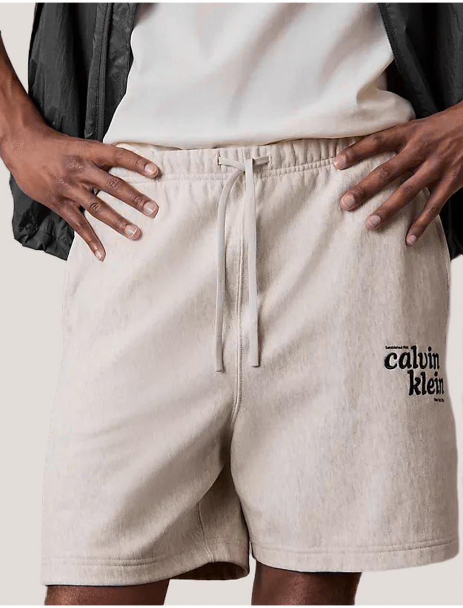 PANTALoN CALVIN KLEIN PREMIUM TERRY GRAPHIC SHORT BEIG