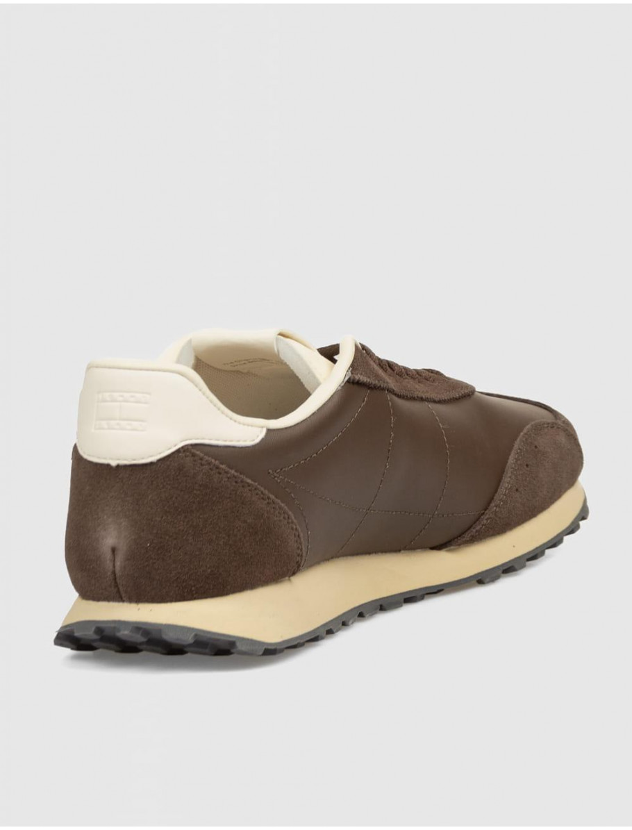 ZAPATILLA TOMMY HILFIGER TJM RETRO RUNNER ARCHIVE MIX MARRoN