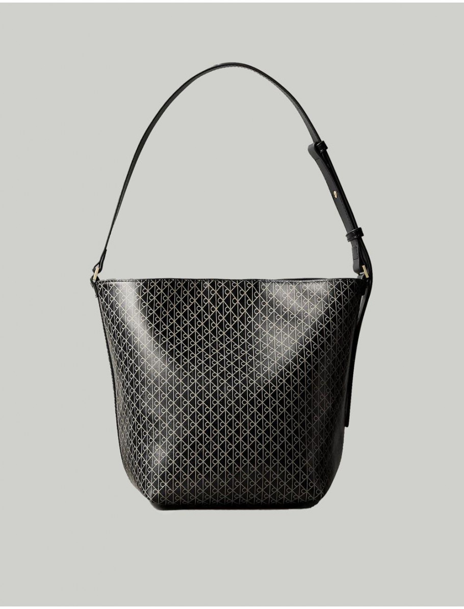 BOLSO CALVIN KLEIN EMBLEM AOP MEDIUM BUCKET NEGRO