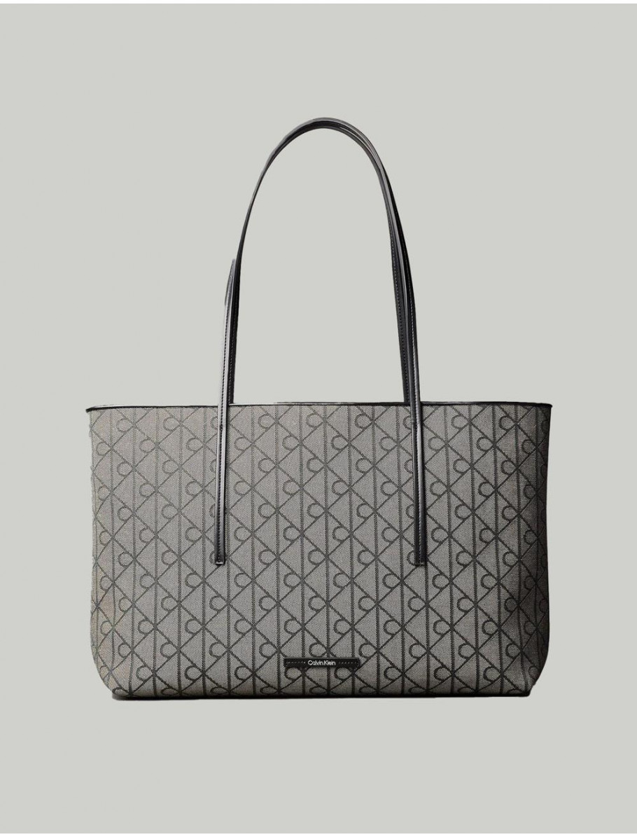 BOLSO CALVIN KLEIN EMBLEM AOP JACQUARD TOTEW POUCH BEIG