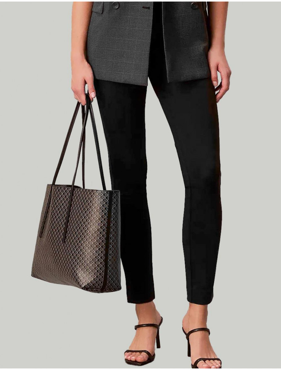 BOLSO CALVIN KLEIN EMBLEM AOP TOTE W POUCH MARRoN