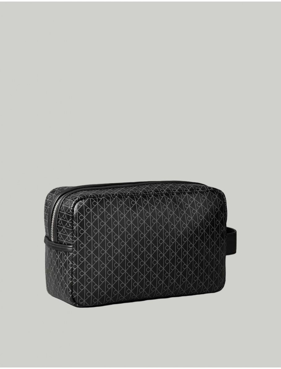 NECESER CALVIN KLEIN EMBLEM AOP COATED DOPP KIT NEGRO