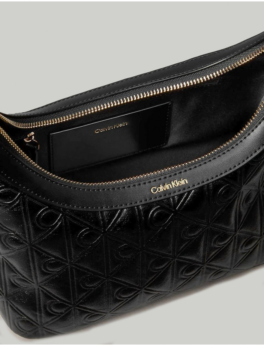 BOLSO CALVIN KLEIN EMBLEM AOP DEBOSSED NEGRO