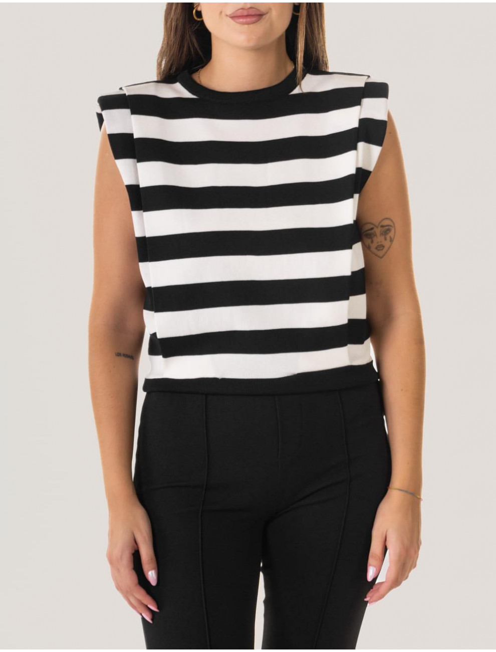 CAMISETA OBVIO MINA NEGRO
