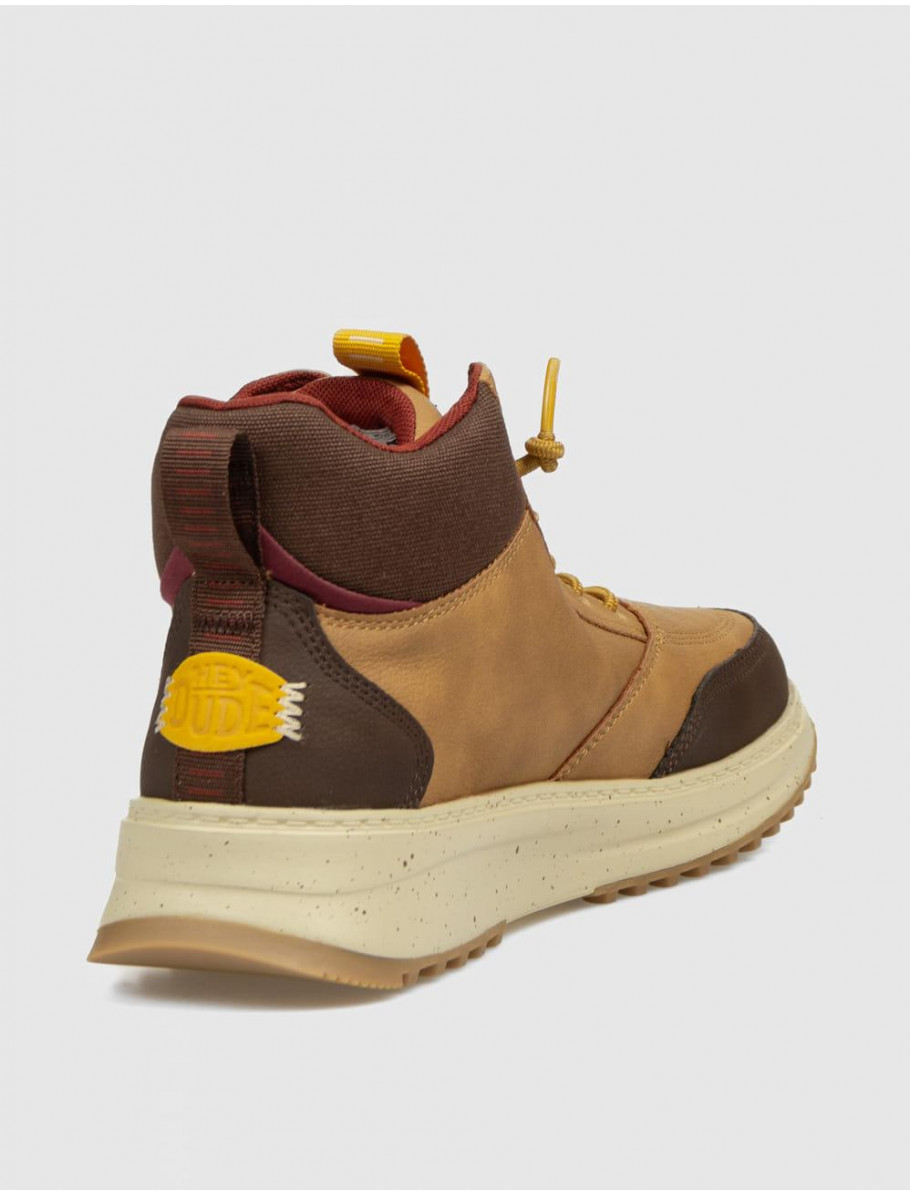 BOTiN DUDE HA MHOUELT CILASSIC CaMEL
