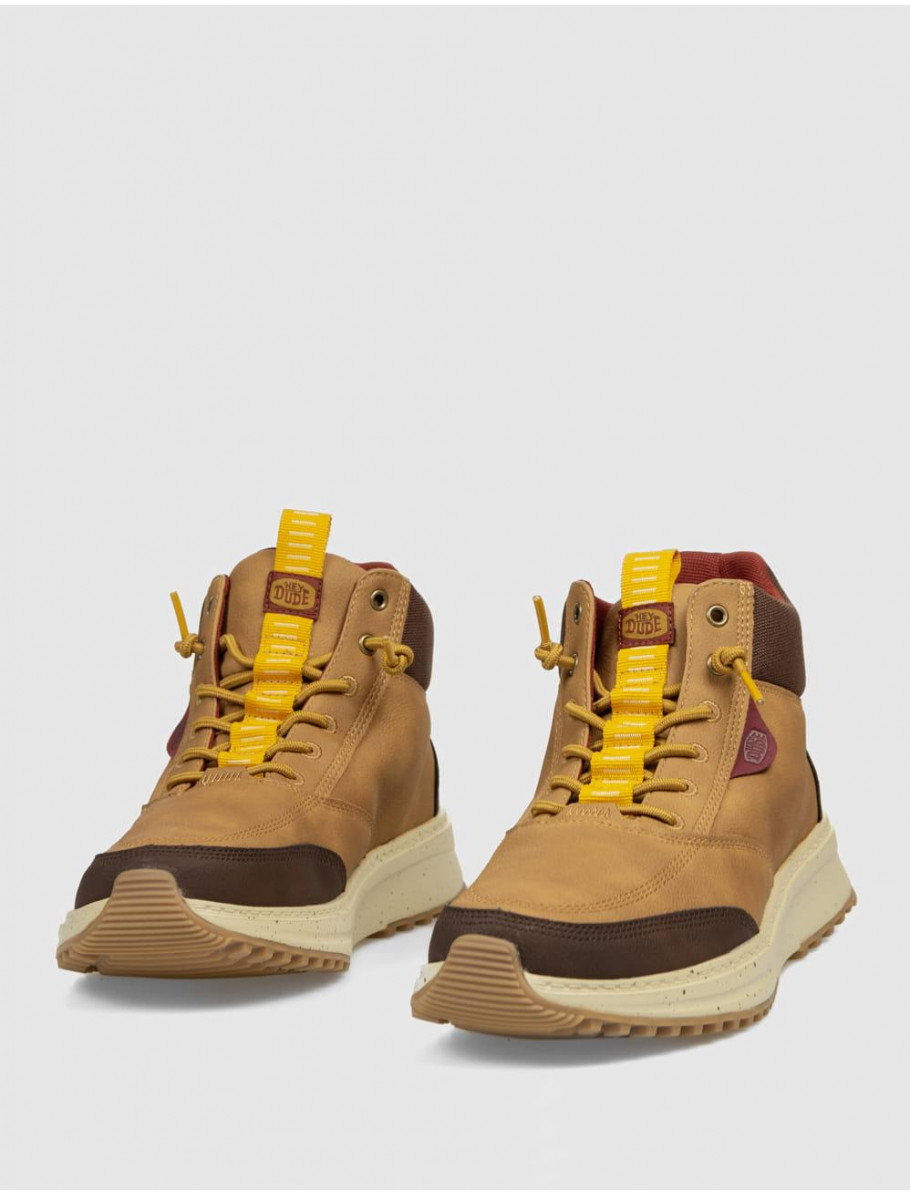 BOTiN DUDE HA MHOUELT CILASSIC CaMEL