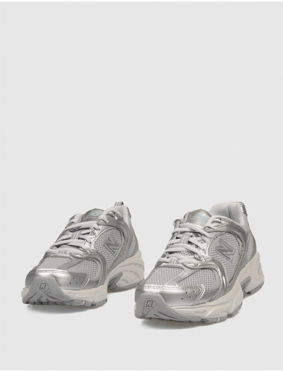 ZAPATILLA NEW BALANCE U530 PLATA