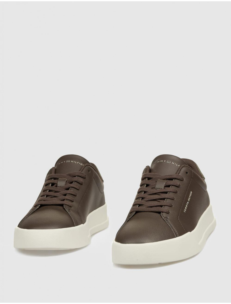ZAPATILLA TOMMY HILFIGER TH COURT LTH DETAIL ESS MARRoN