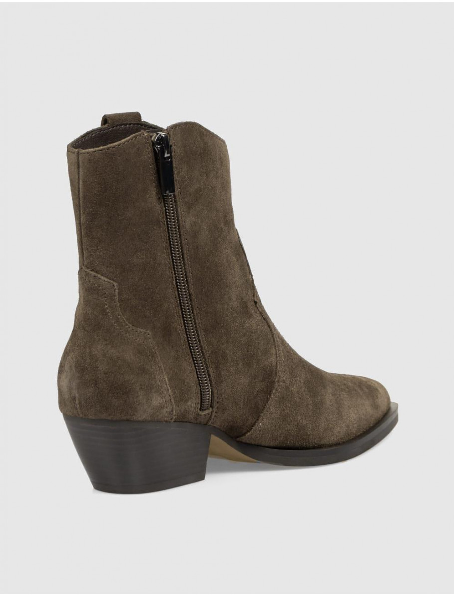 BOTiN ANOTHER TREND 5689 MARRoN