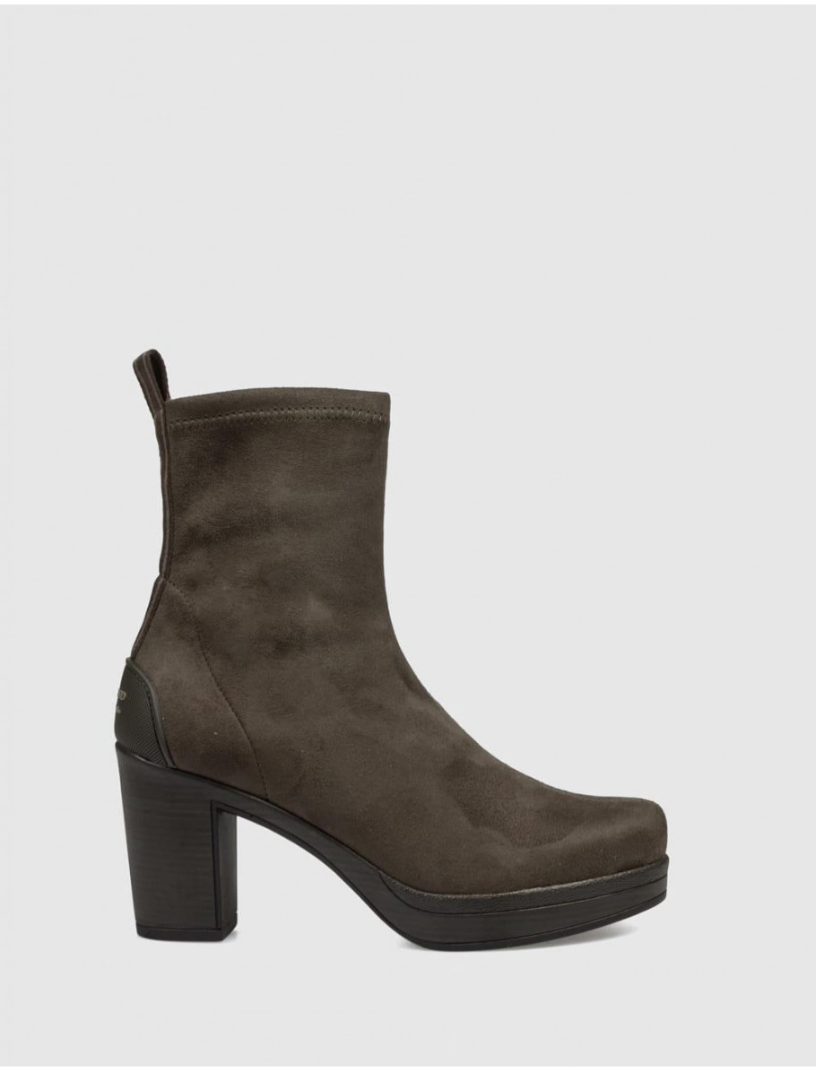 BOTiN WEEKEND 22576 MARRoN