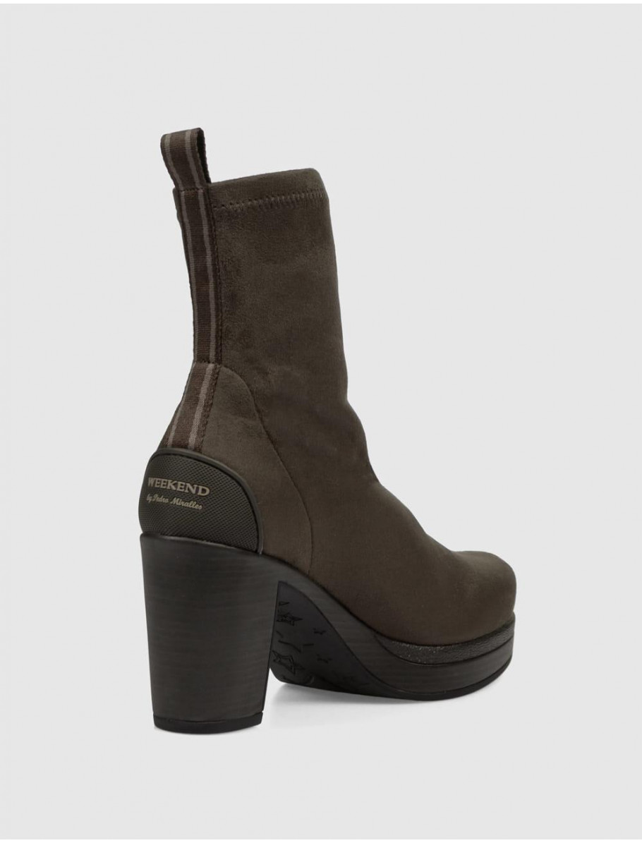BOTiN WEEKEND 22576 MARRoN
