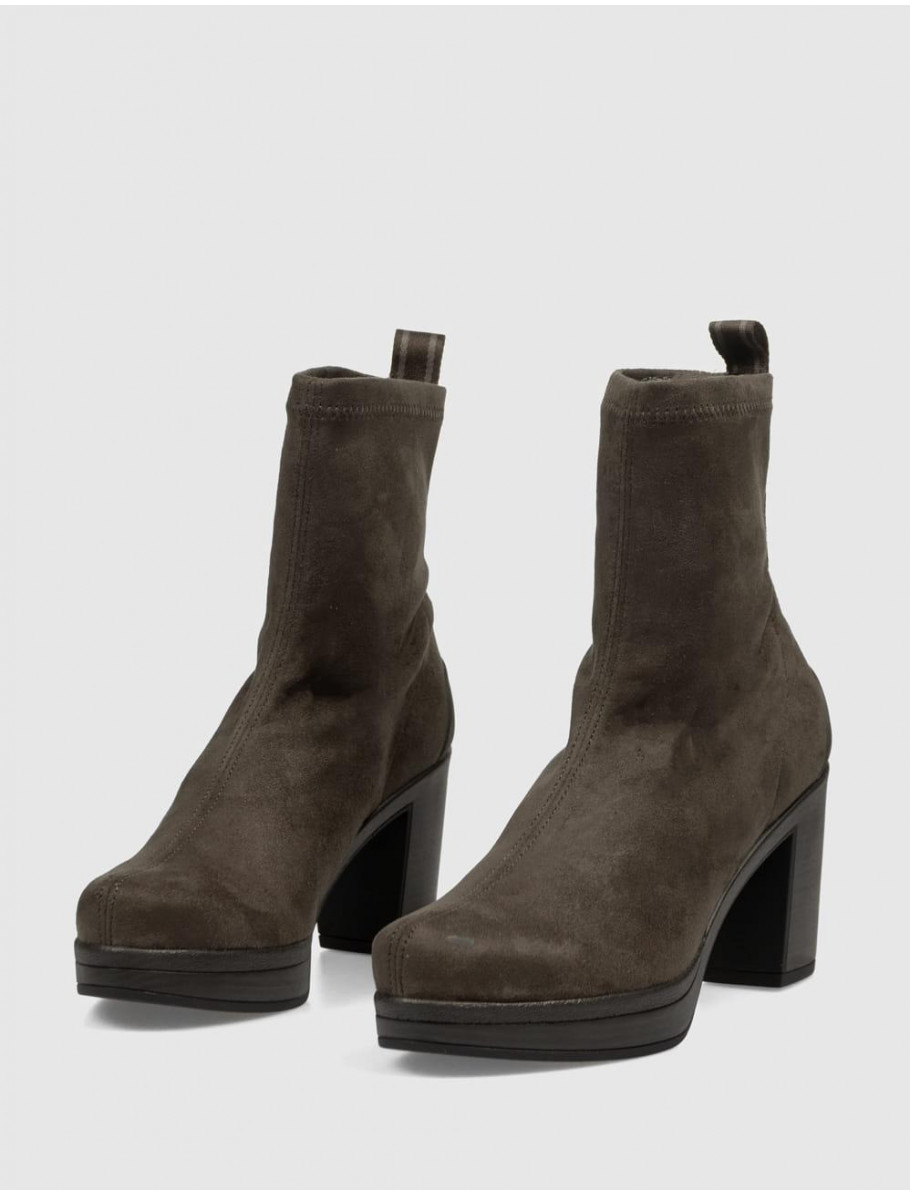 BOTiN WEEKEND 22576 MARRoN