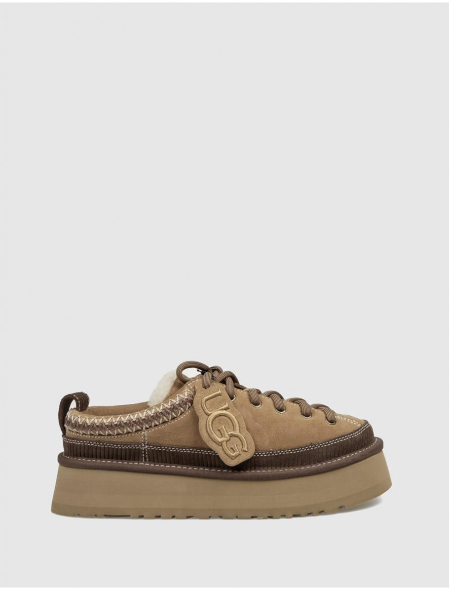 ZUECO UGG HERITAGE LACE UP SLIPPER CUERO