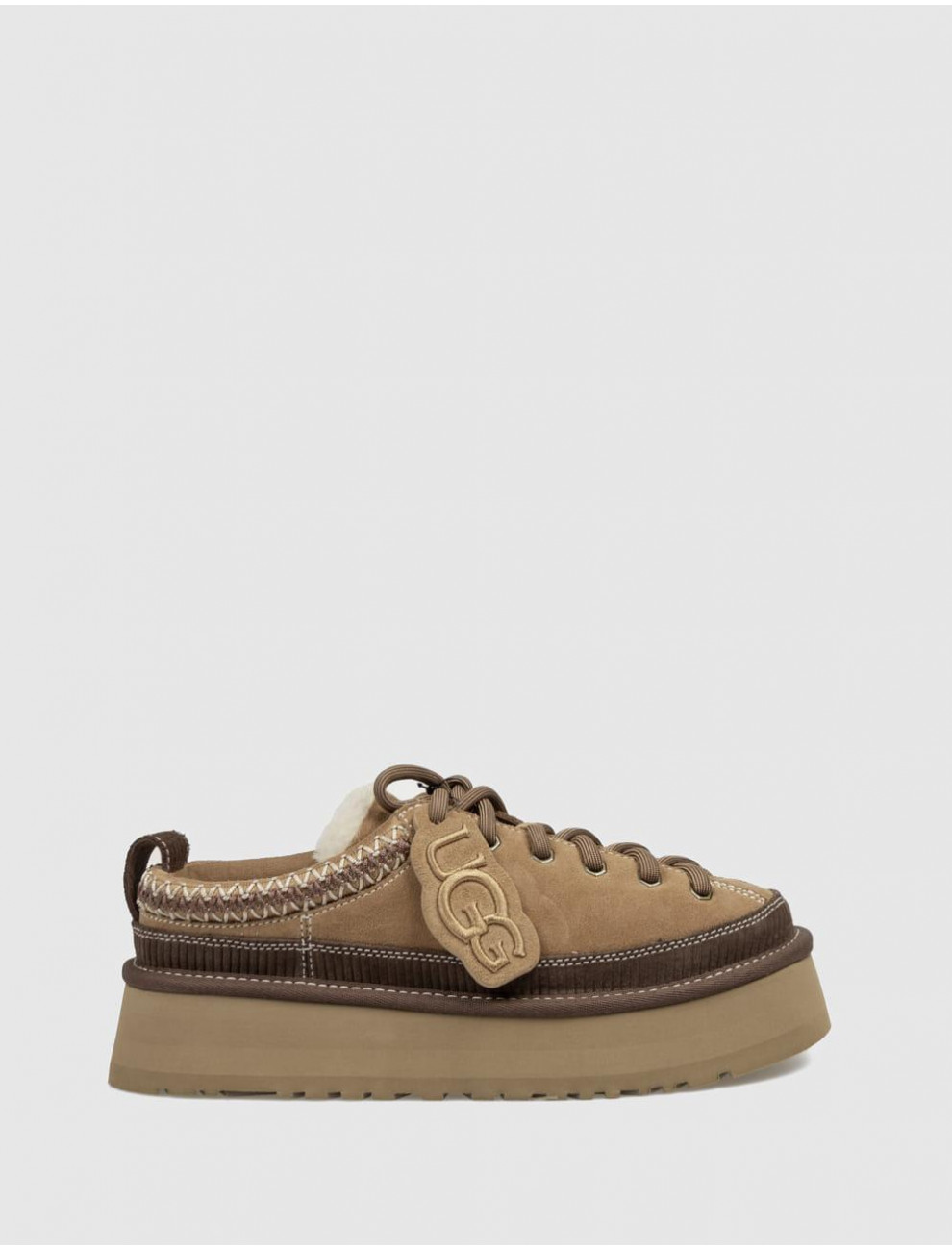 ZUECO UGG HERITAGE LACE UP SLIPPER CUERO