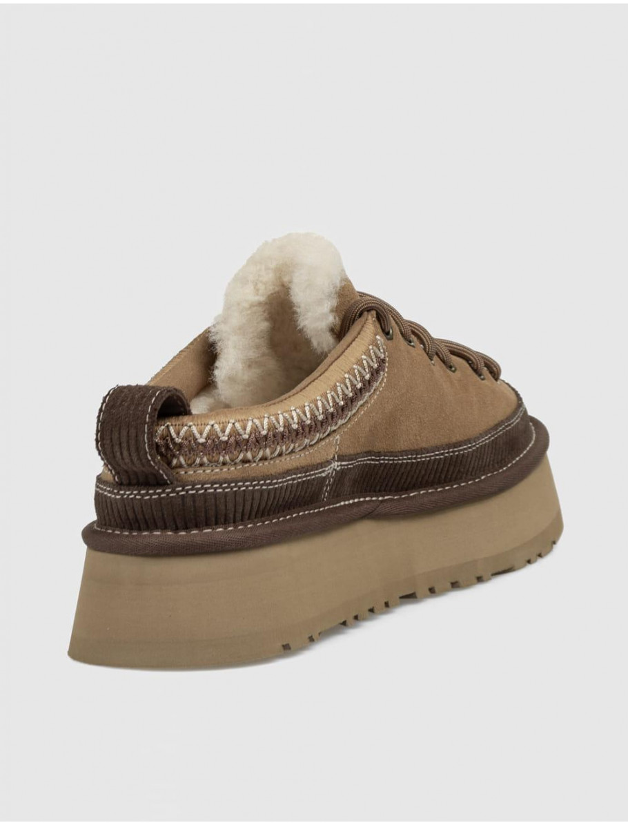 ZUECO UGG HERITAGE LACE UP SLIPPER CUERO