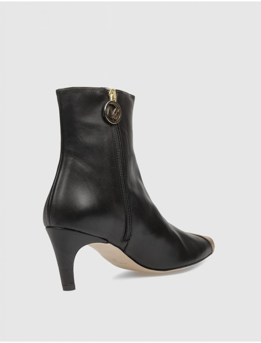 BOTiN MIUXA MARTINA NEGRO