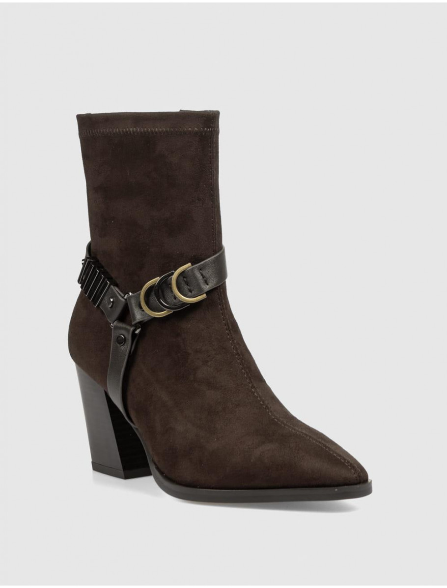 BOTiN LODI A ADELA MARRoN