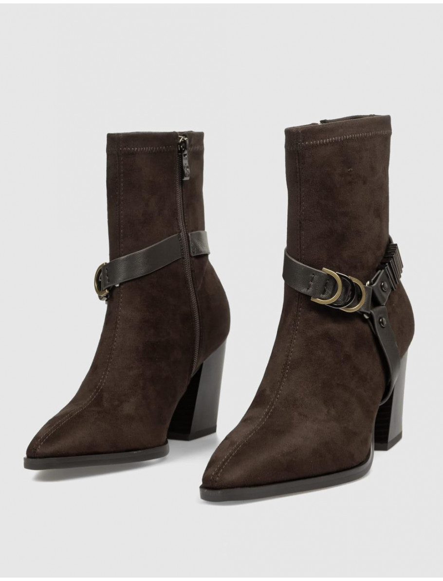 BOTiN LODI A ADELA MARRoN